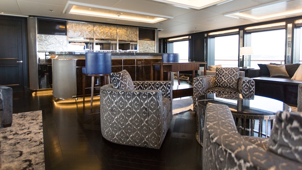 AQUILA - saloon