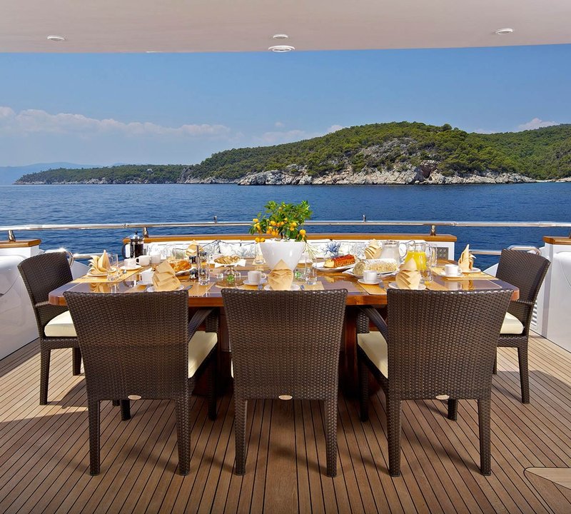 Alfresco Dining