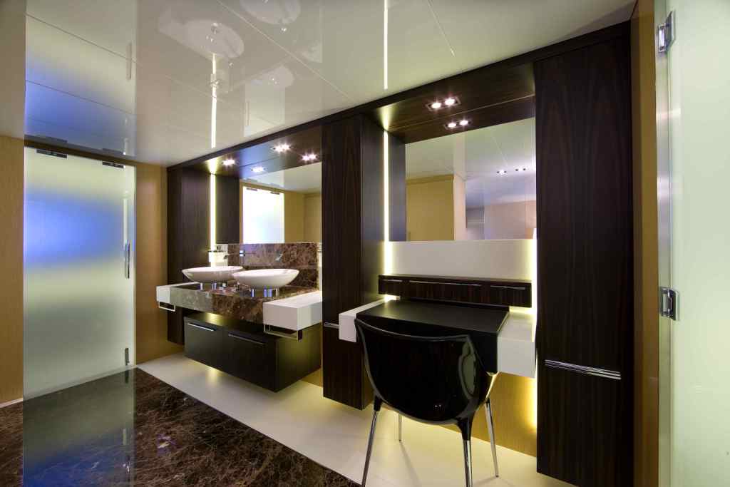 Arcadia Yachts SOLAR - Master Bathroom
