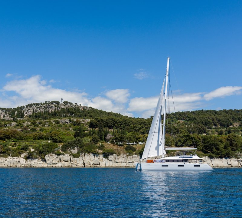 Lagoon 620 OPAL - Cruising