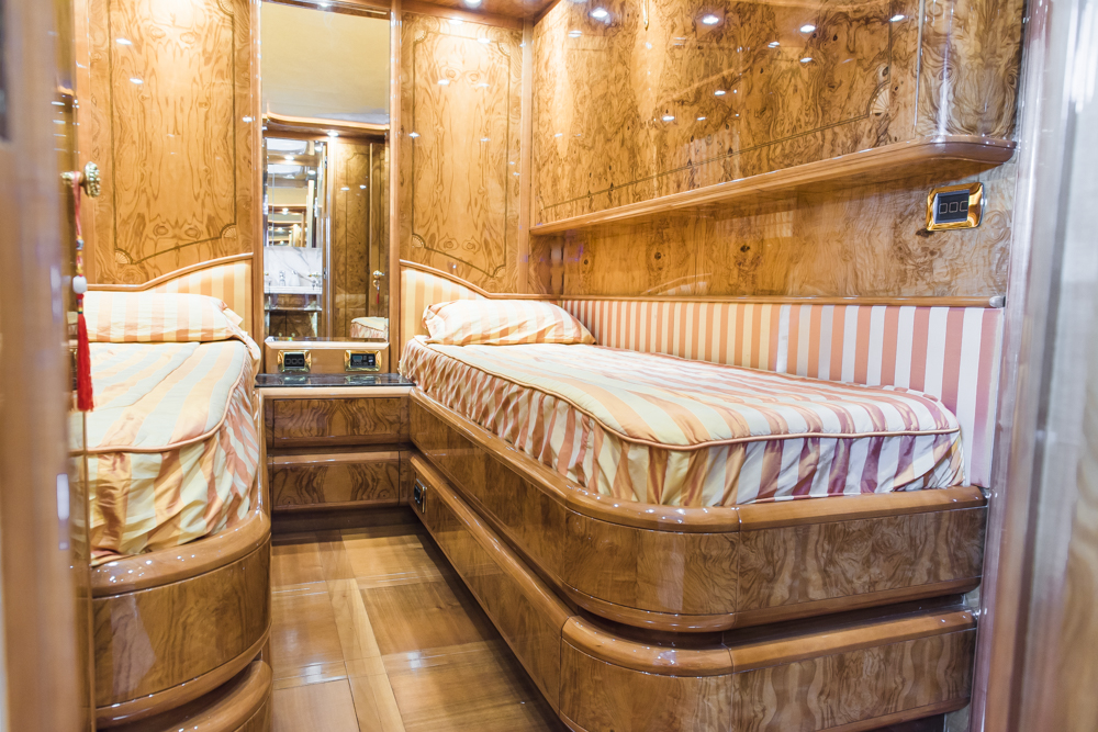 Twin suite