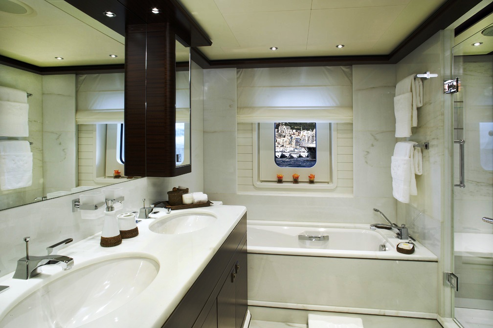 BATON ROUGE Guest Bathroom