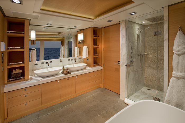 BIG FISH - Master Bathroom