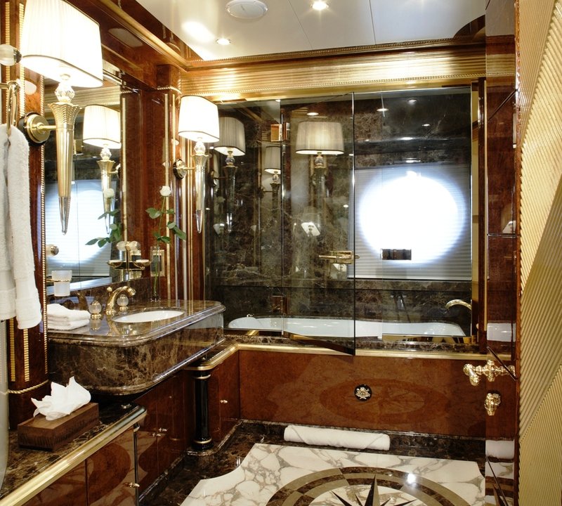 BISTANGO - Master Cabin bathroom