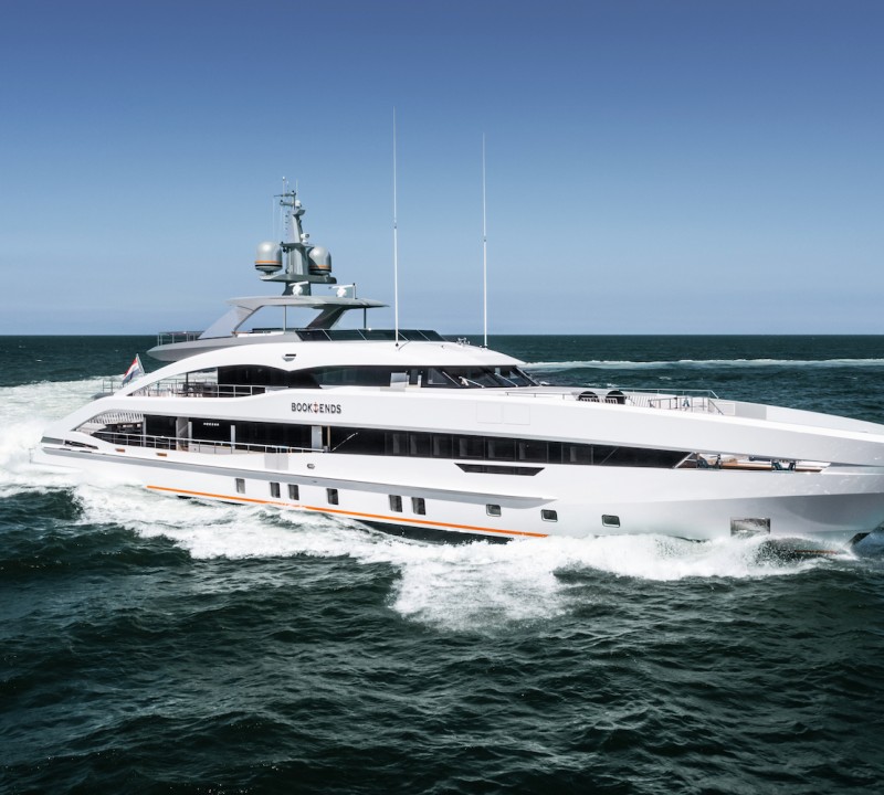 Book Ends Yacht Running Aerial
