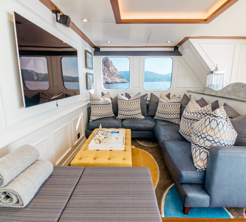 Bridge Deck Saloon: Seating