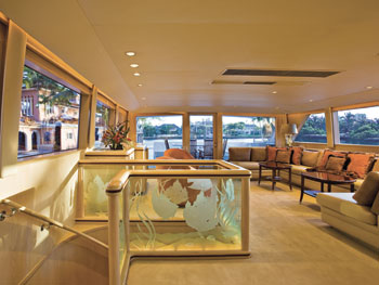 CHRISTINE -   Salon looking aft