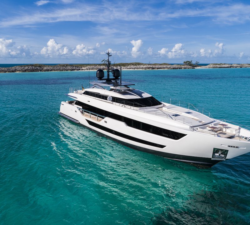 CUSTOM LINE 120 Exterior