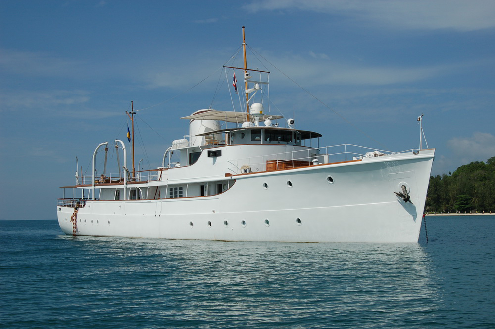 Calisto - At Anchor