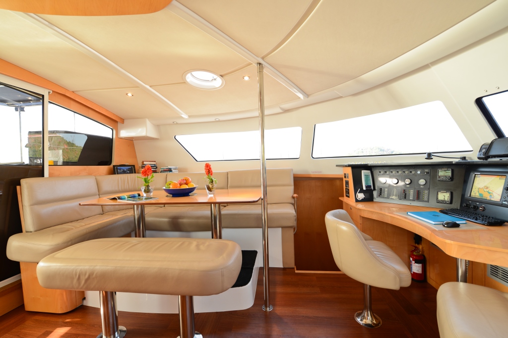Catamaran NKALINDAU -  Salon Dining