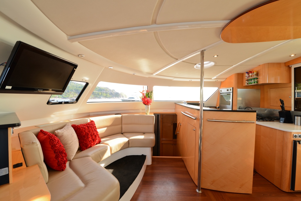 Catamaran NKALINDAU -  Salon Galley