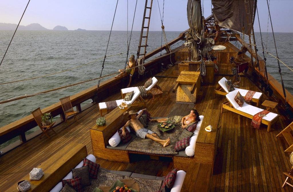 Charter yacht Silolona - foredeck