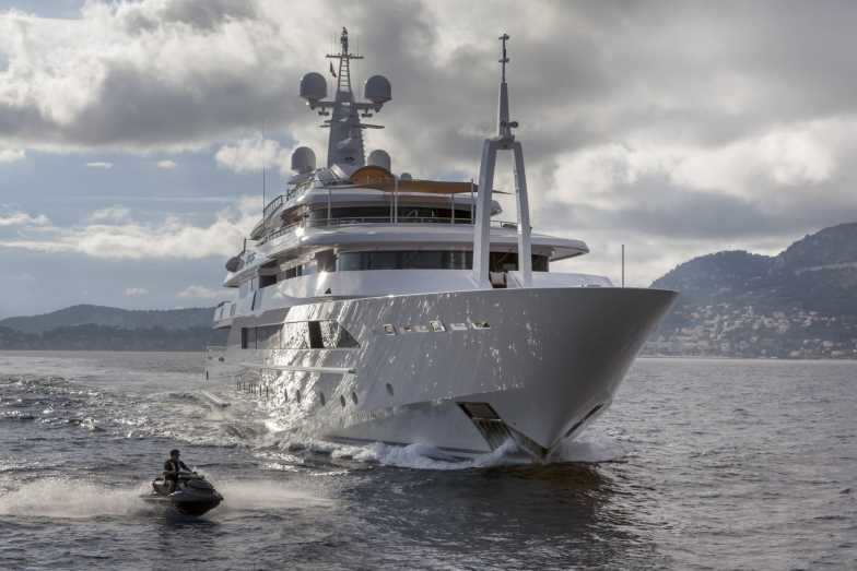 Chopi Chopi Yacht - front view