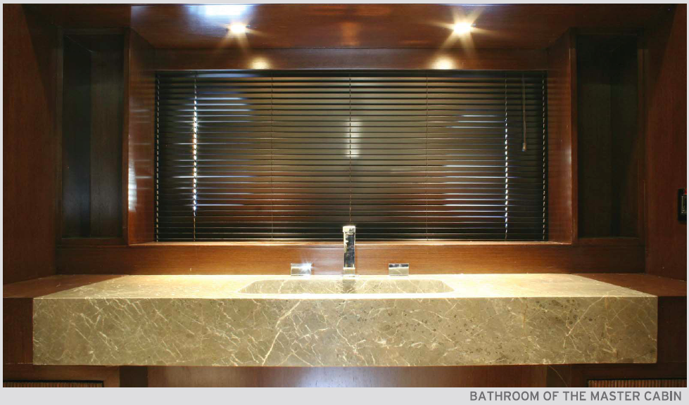 Cobra Yachts Infinity yacht - Master suite bathroom