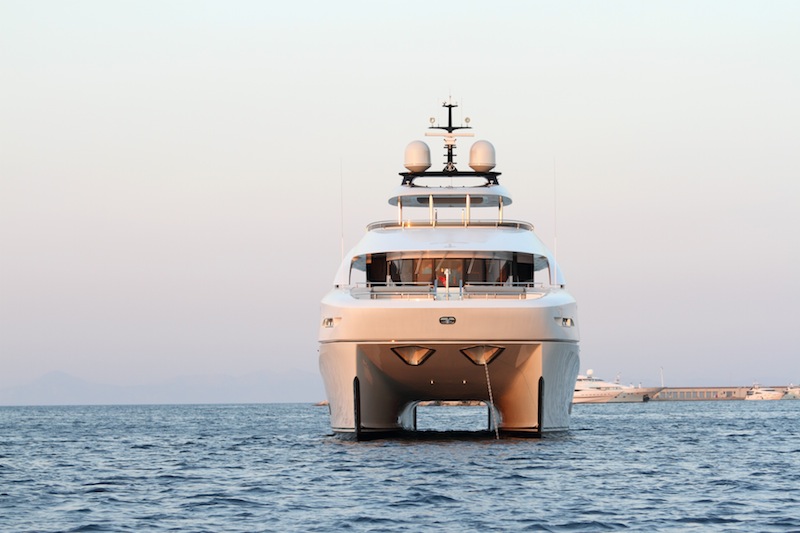 Curvelle Quaranta catamaran bow
