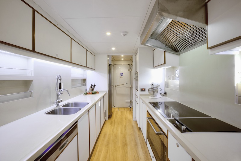 Curvelle motor yacht Quaranta Galley