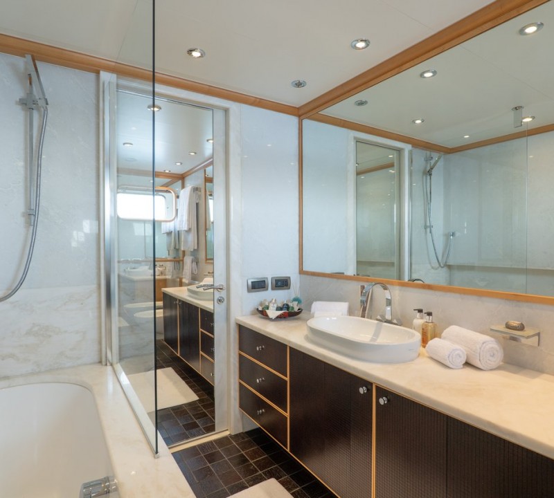 Ensuite Guest Bathroom
