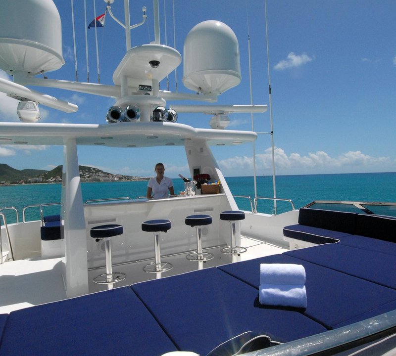 DONA LOLA Westport Yacht Sundeck