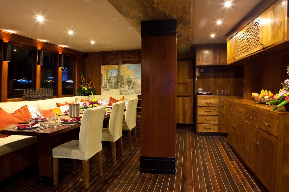 Dining Aboard El Aleph