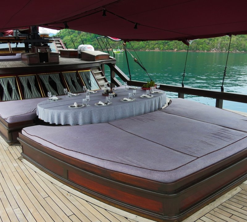 On deck dining