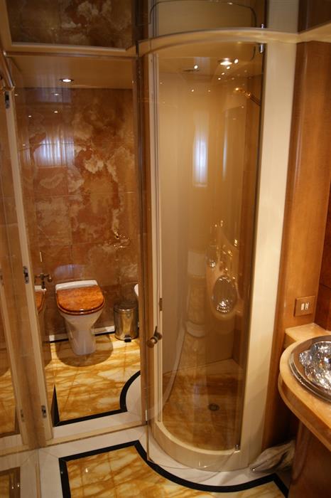 Double Cabin - Bathroom