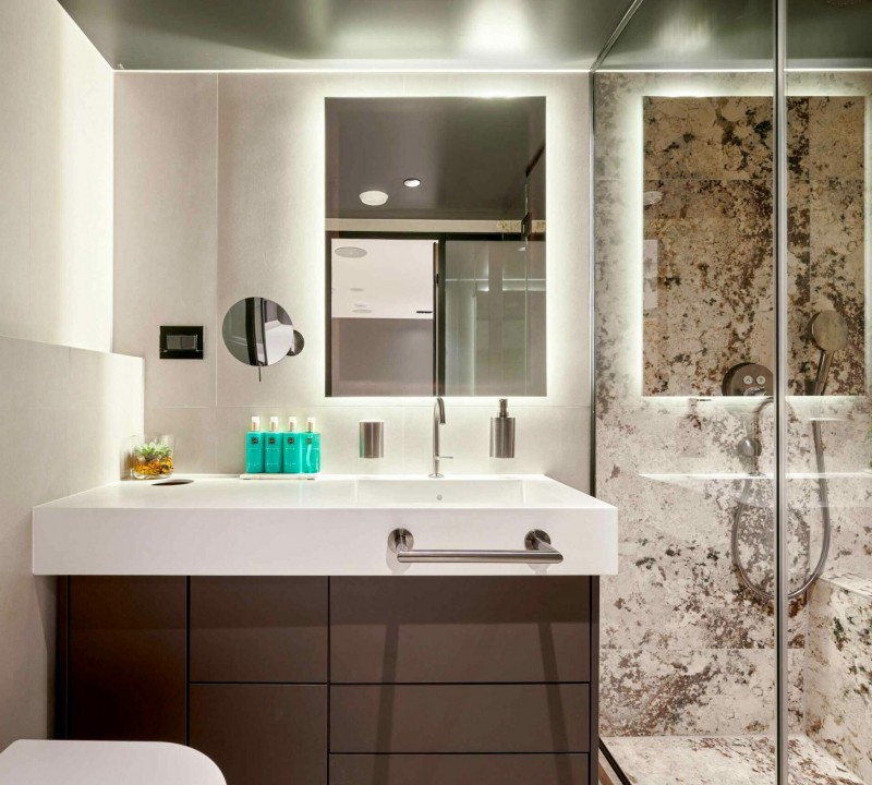 Double Guest Cabin- Portside - Bathroom
