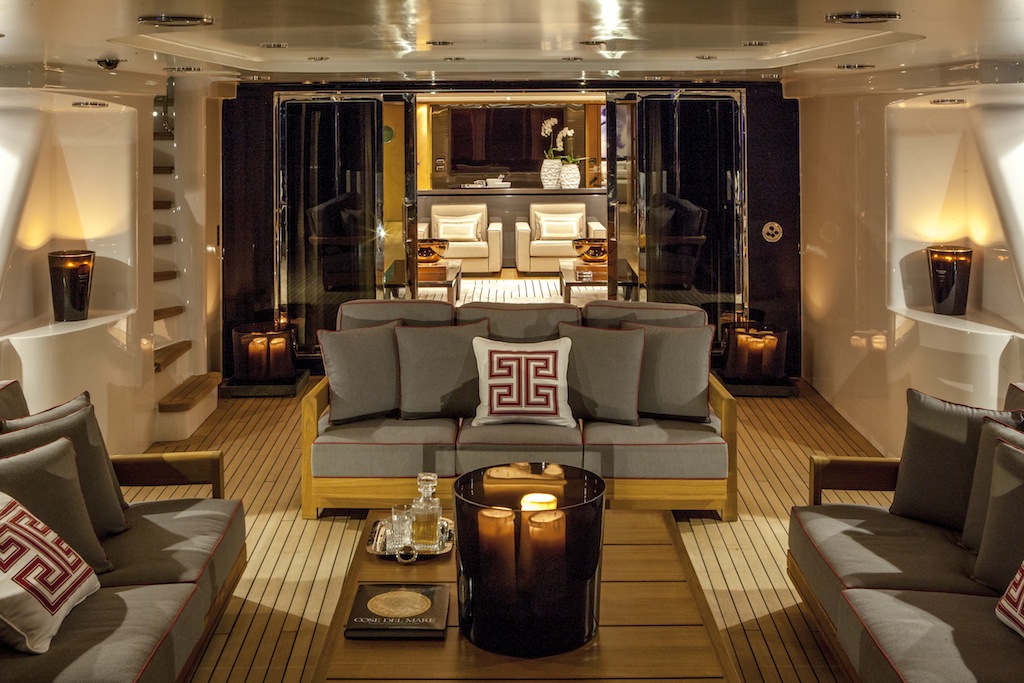 EIGHT - main deck external view