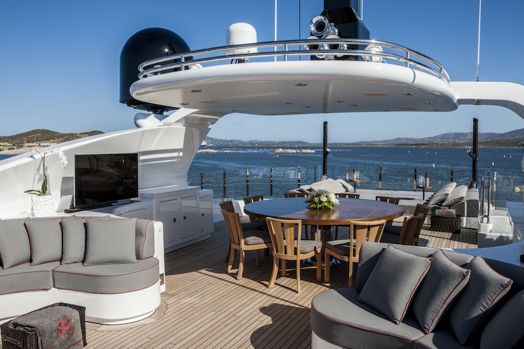 EIGHT - sun deck