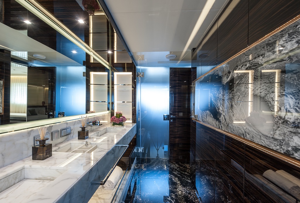 ENTOURAGE - master cabin - ensuite