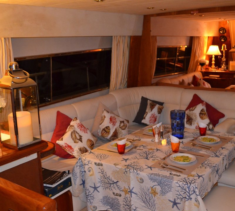 Salon Dining