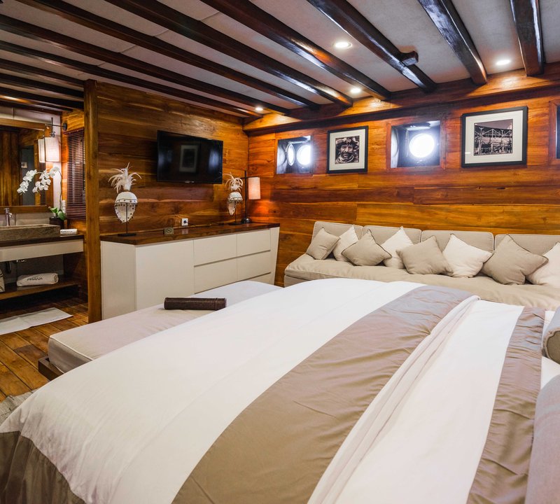 FLORES Deluxe Suite