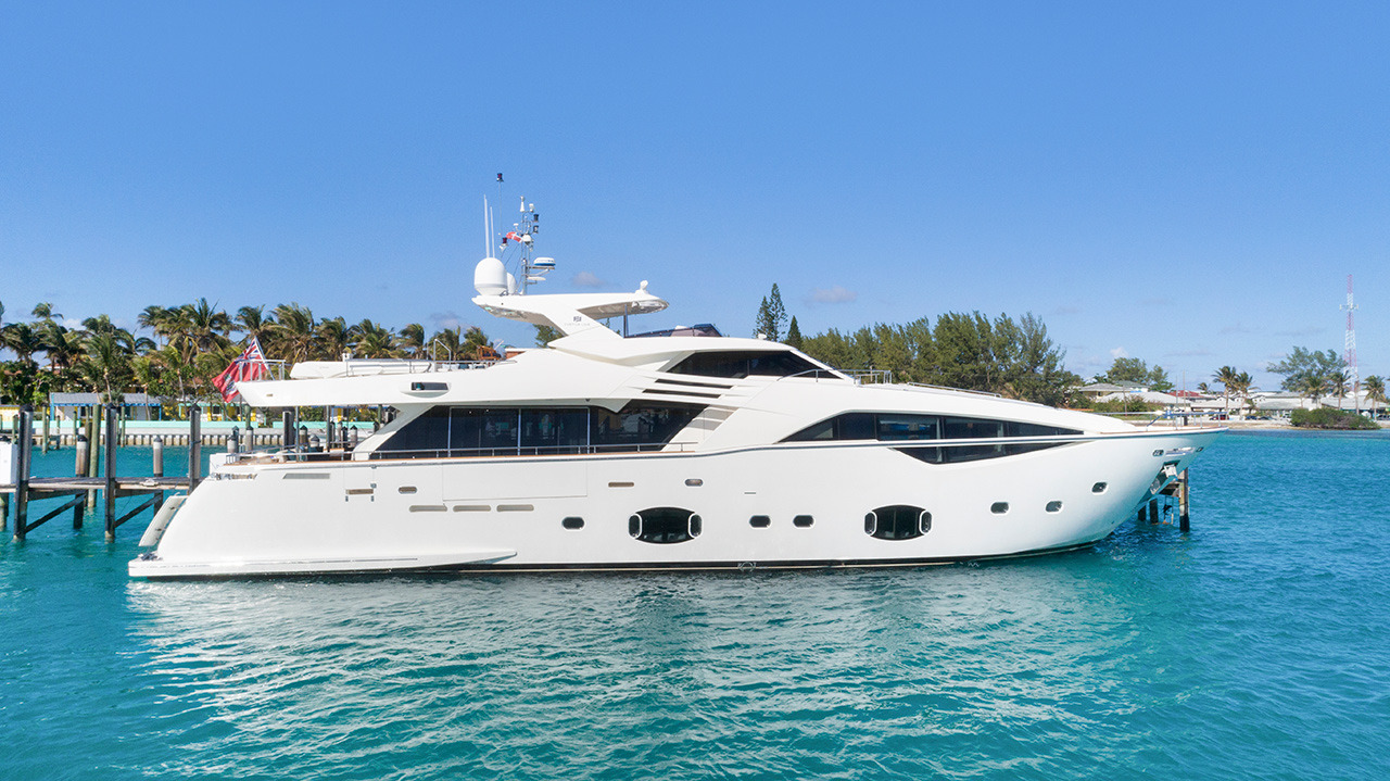 Ferretti 100 AMORE MIO - Docked