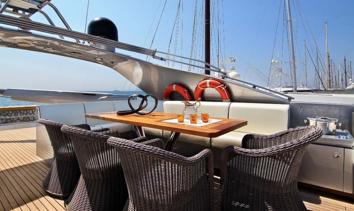 Flybridge Alfresco Dining