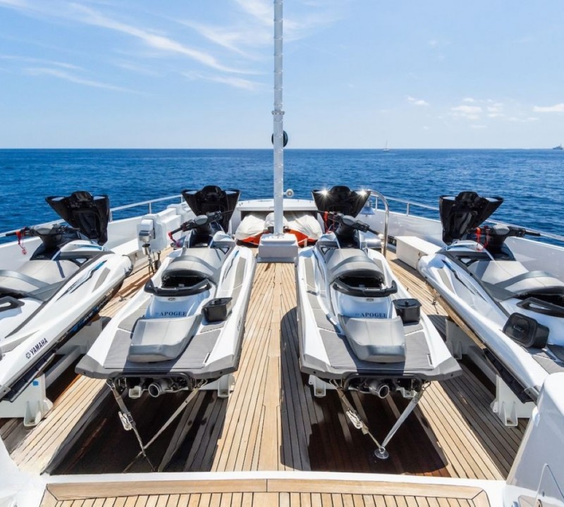 Foredeck With Water Toys