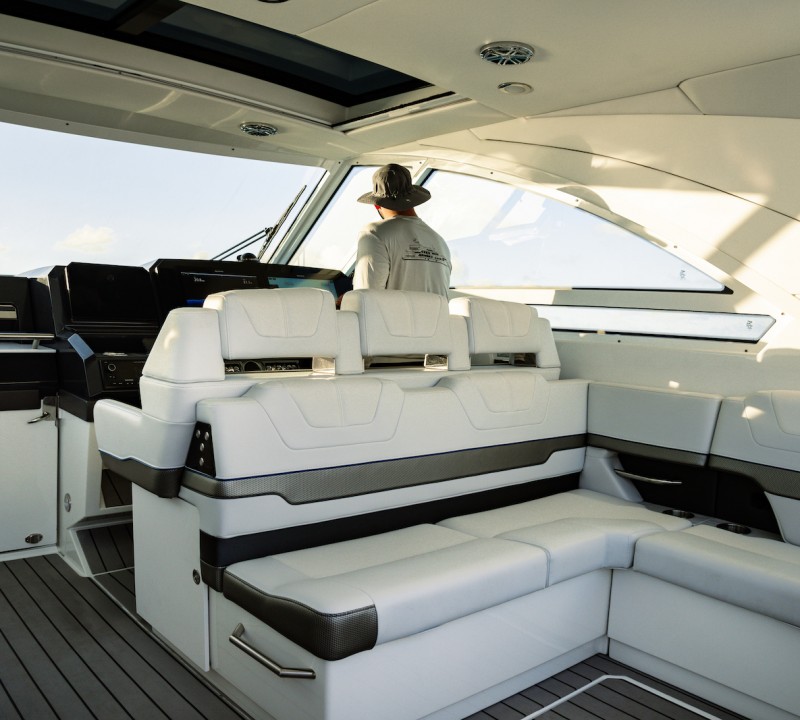 Formula 400 Super Sport Crossover Tender Interior