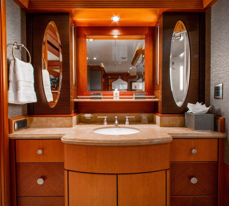 Full- Beam VIP - Sink In The Bathroom