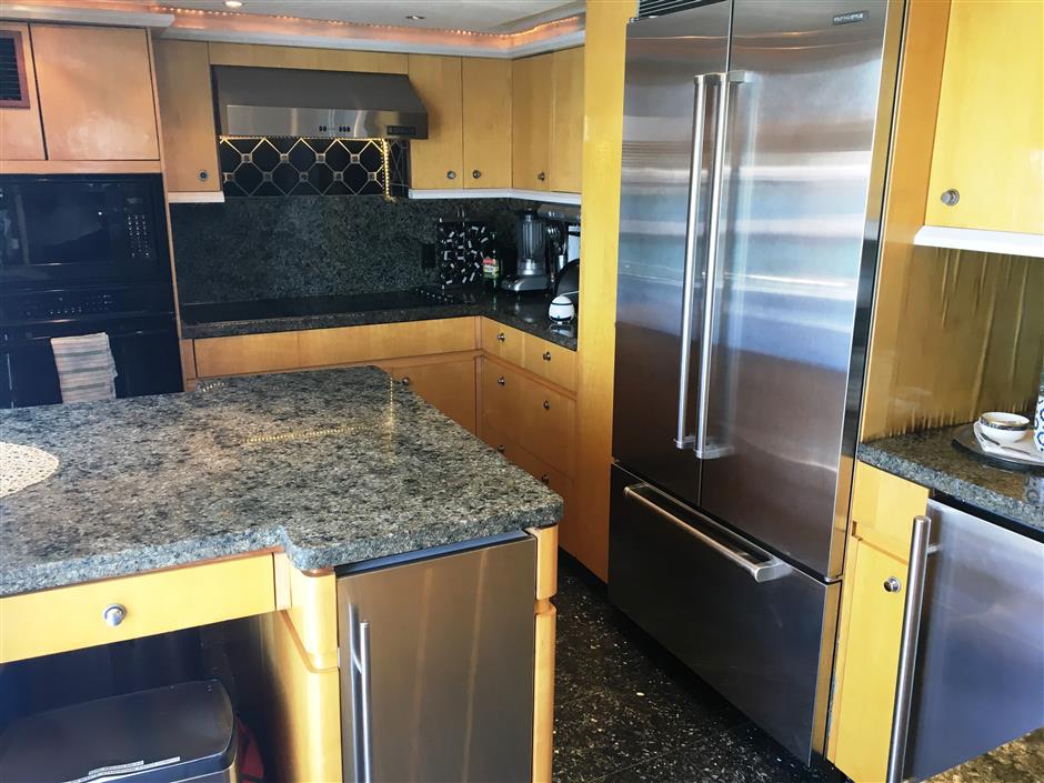 GALLEY SIDE