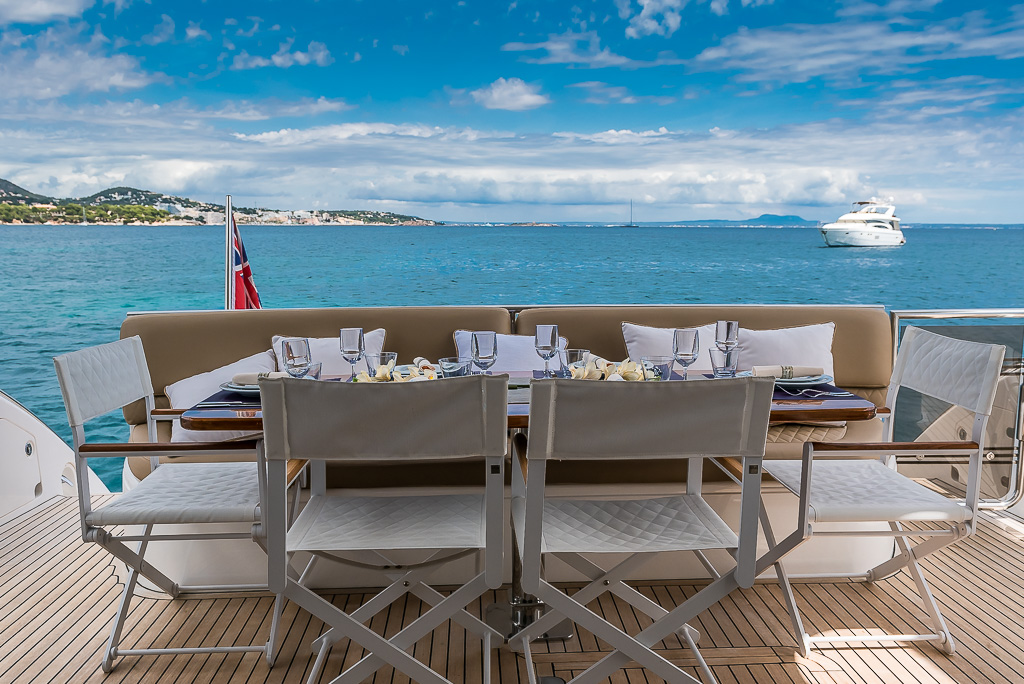 Aft deck dining