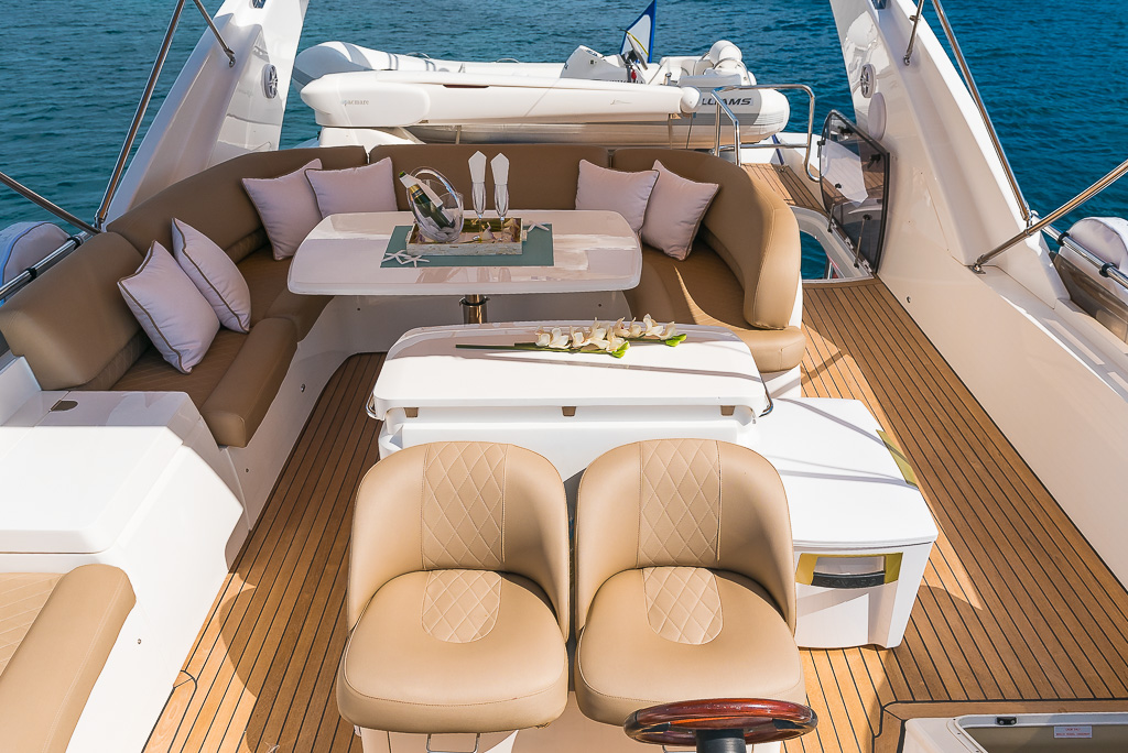 Sundeck looking aft