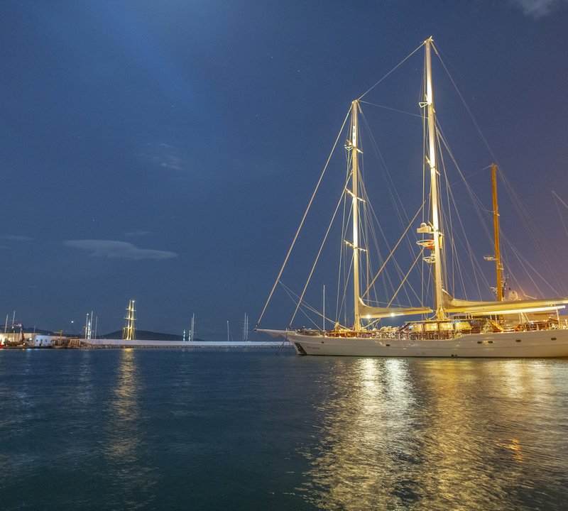 Hic Salta At Night
