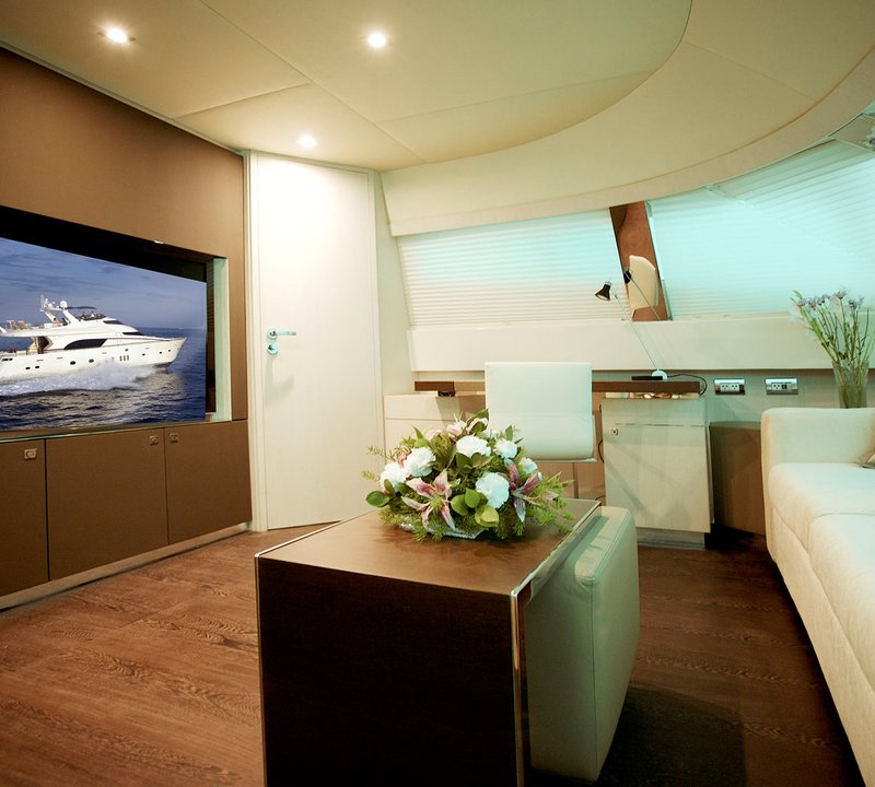 INTERIOR -LOUNGE