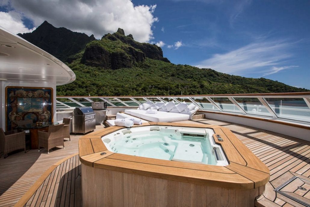 Jacuzzi And Subathing Area