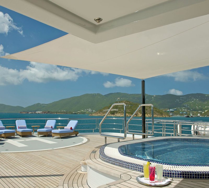 Jacuzzi Sunbathing Area And Helipad - Photo Klaus Jordan