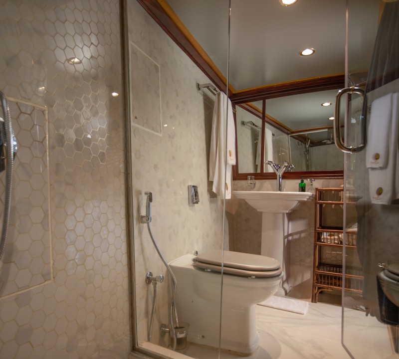 Twin Bathroom