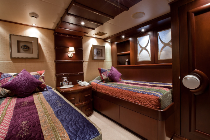 LAGNIAPPE Twin Cabin