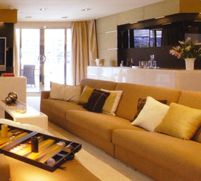 LIFESTYLE - Saloon
