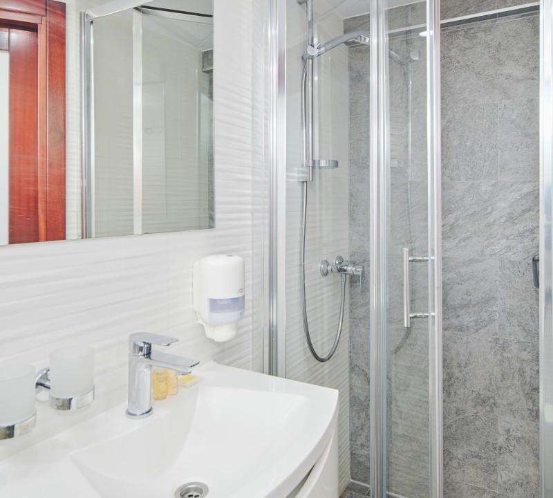 Ensuite With Shower