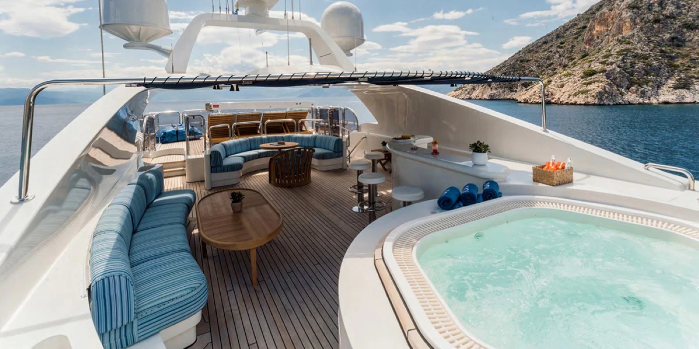 Exterior Relaxation Area With Bath