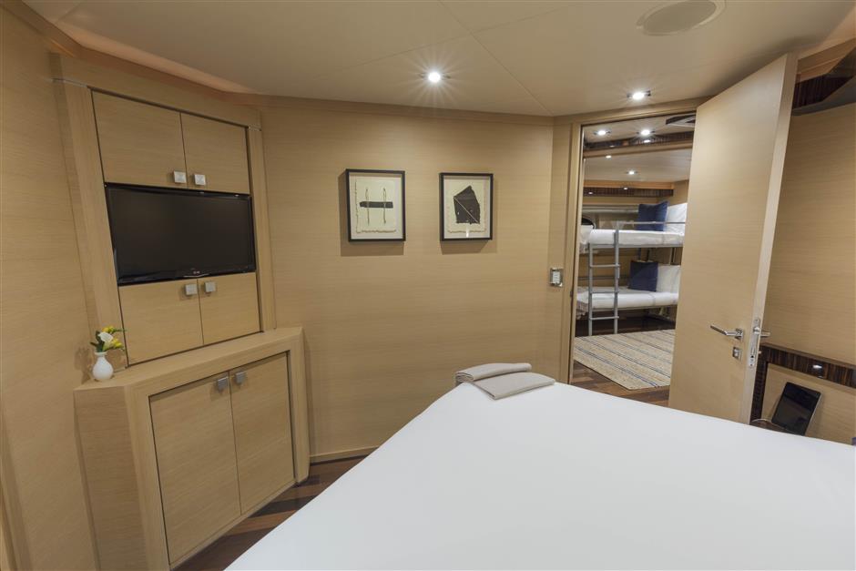Guest Cabin 00010