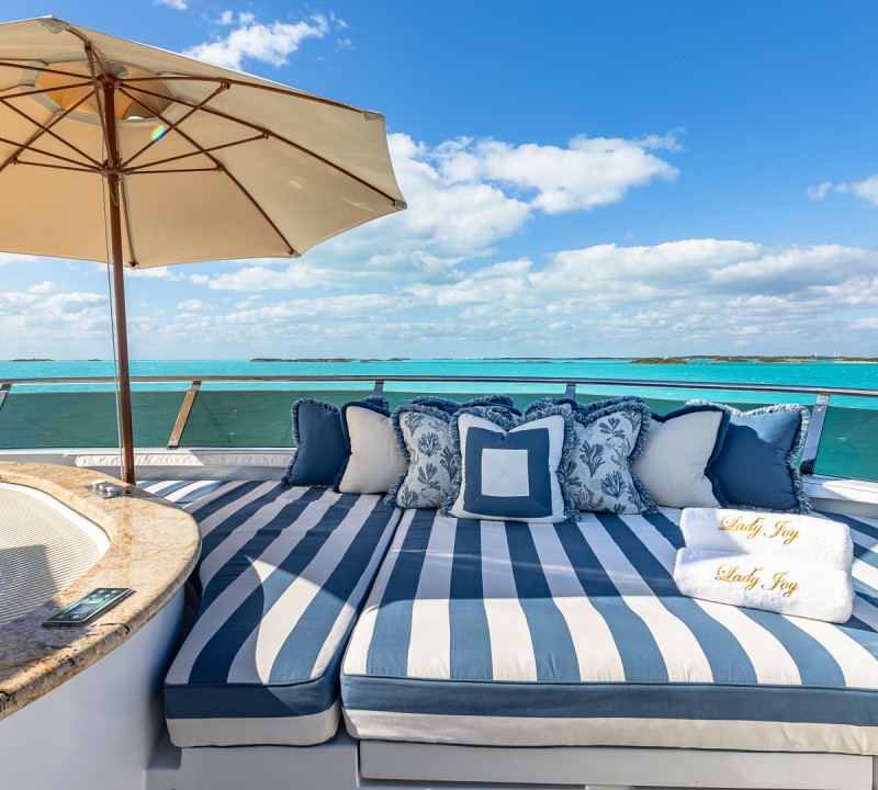 Sun Deck Jacuzzi And Sunpads